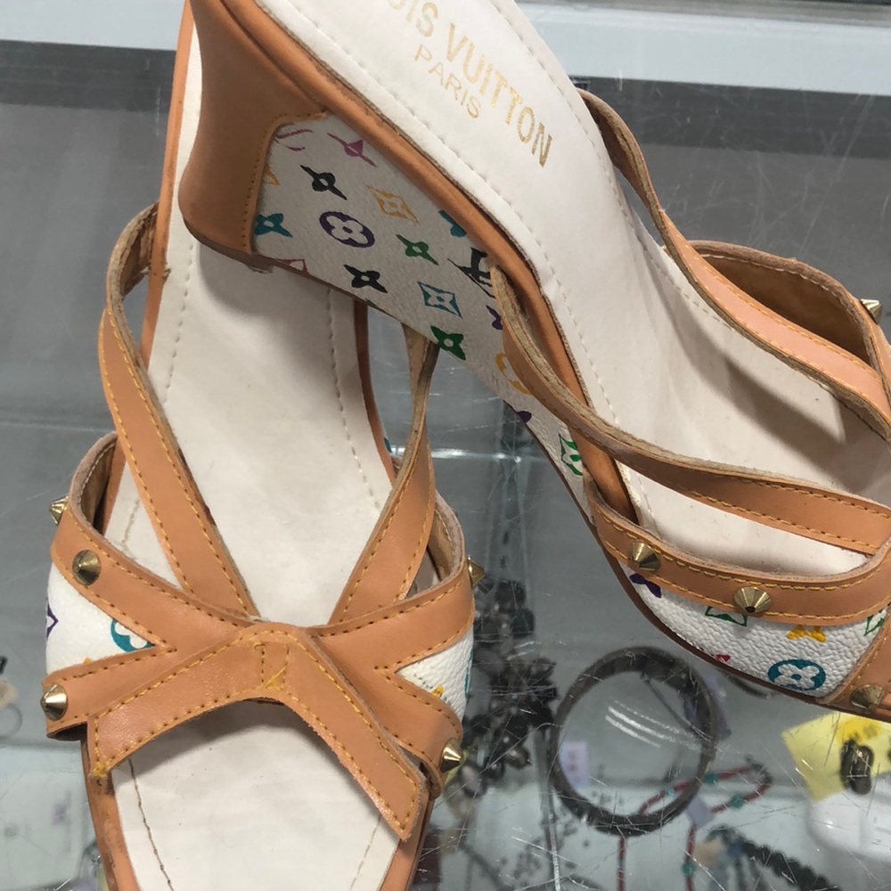 Louis Vuitton Miles - **Missing BOW* Unsure of authentication - size 39